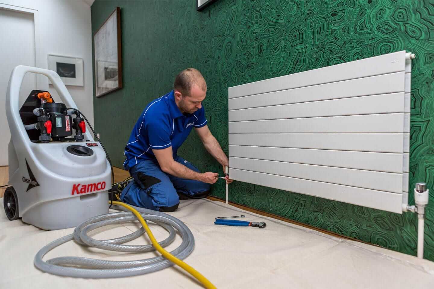 HeatingHotWater_SP_0445_Power_Flush 1440x960 1